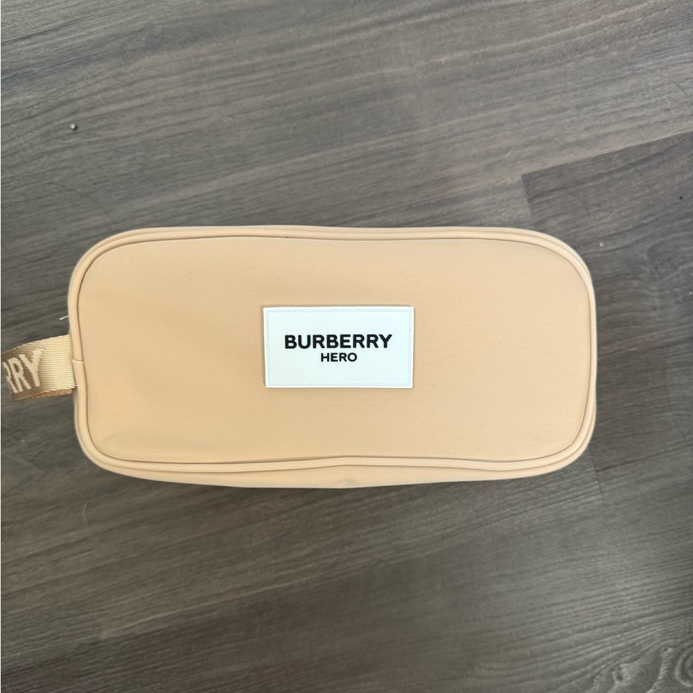 NEW never used (no tags) Burberry Hero Tan Travel Pouch